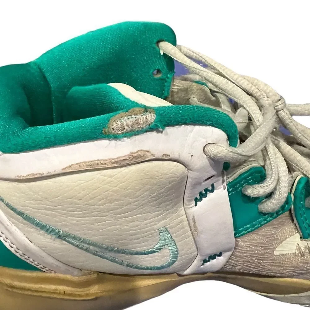 Nike Kyrie and Sue Bird Infinity Golden Tribute‎ sneakers youth size 4